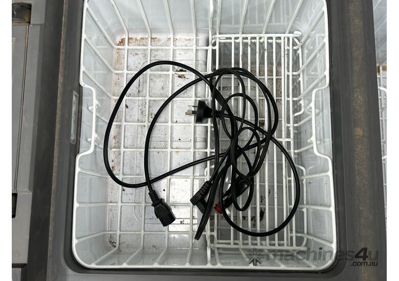 caption myCOOLMAN CCP96DZ Dual Zone Portable Fridge/Freezer 96L