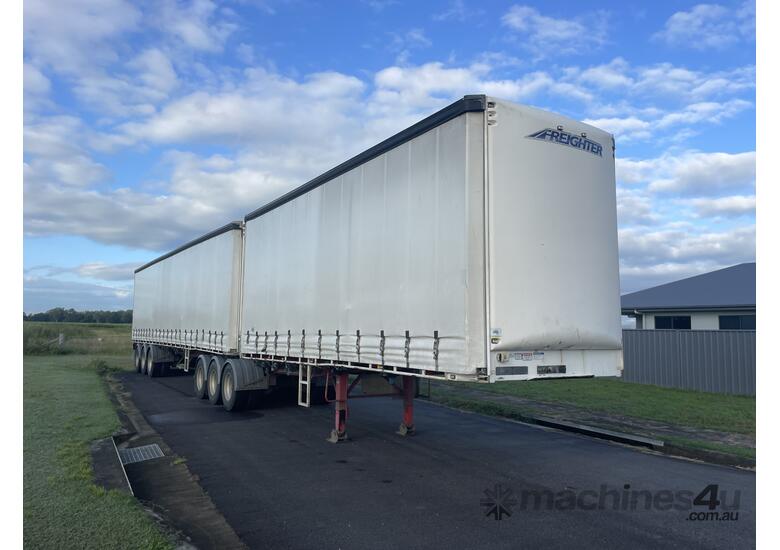 caption 2017 Maxitrans ST3 Tri Axle Curtainsider B Double Combination