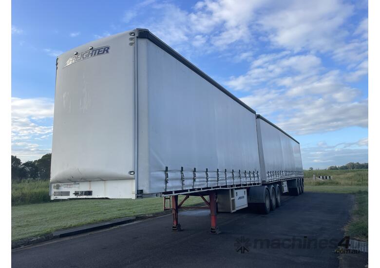 caption 2017 Maxitrans ST3 Tri Axle Curtainsider B Double Combination