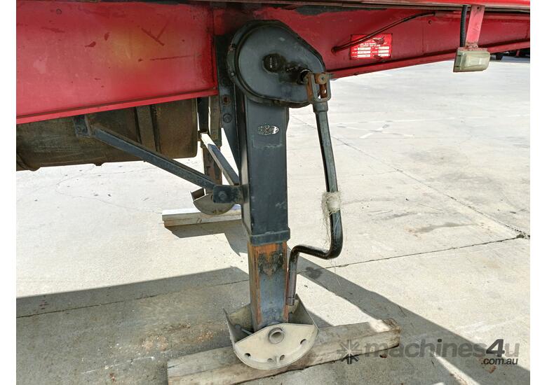 caption 1992 Barker Heavy Duty Tri-Axle Flatbed Trailer