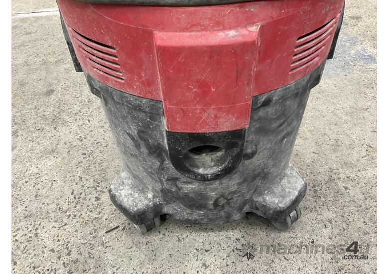 caption 1x Milwaukee Heavy Duty Vacuum Cleaner