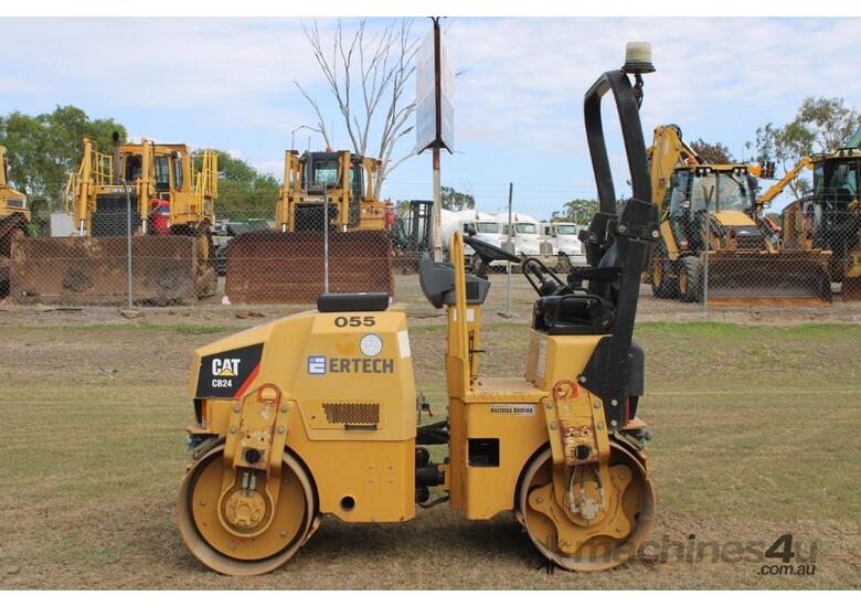 caption 2009 Caterpillar CB24 Roller