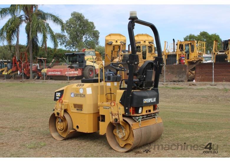 caption 2009 Caterpillar CB24 Roller