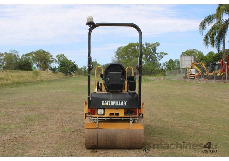 caption 2009 Caterpillar CB24 Roller
