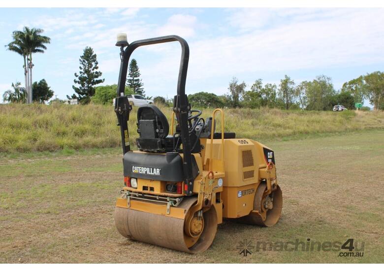 caption 2009 Caterpillar CB24 Roller