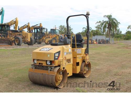 caption 2009 Caterpillar CB24 Roller