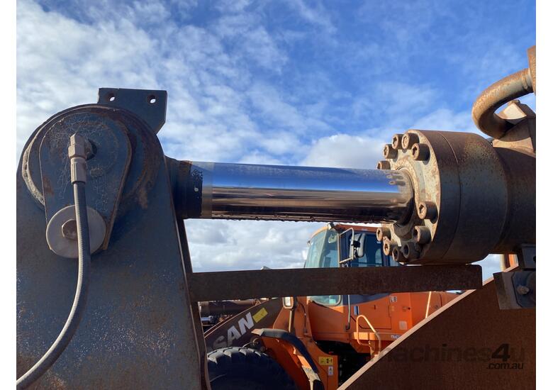 caption 2018 Doosan DL420 Articulated Wheel Loader
