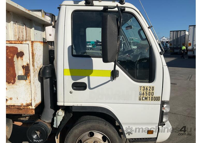 caption 2007 Isuzu NPR Tipper