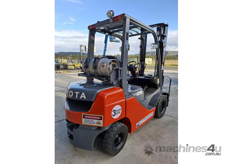 Wollongong Forklift: 2014 Toyota 2.5T LPG, 2-Stage Standard Mast, 3.7m Lift!