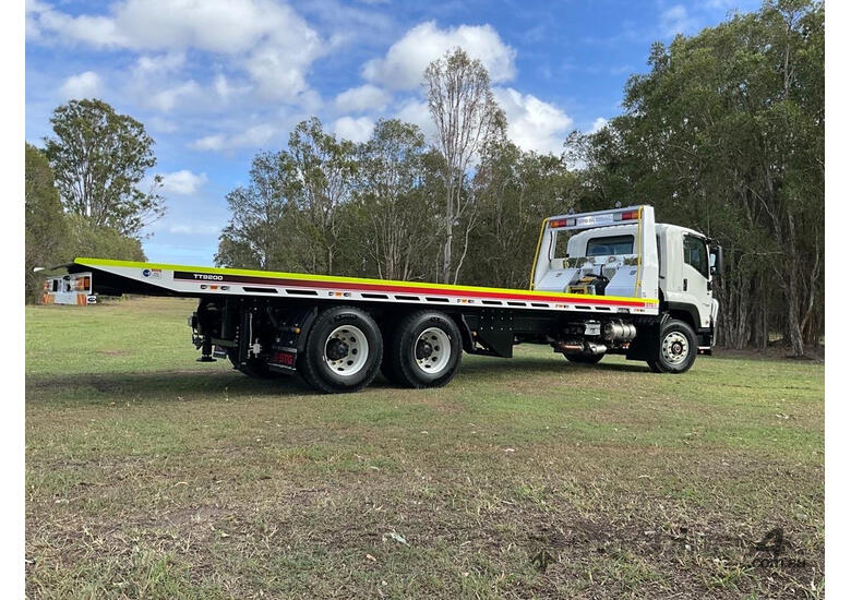 Isuzu FVY 240-300 Tilt tray Truck