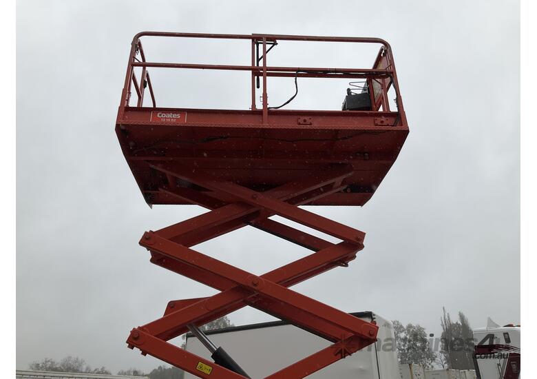 caption 2015 JLG 2646ES Scissor Lift