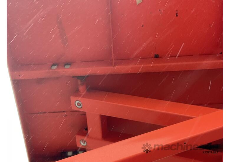 caption 2015 JLG 2646ES Scissor Lift