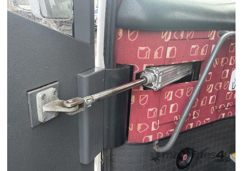caption 2004 Mercedes Benz Coach Diesel
