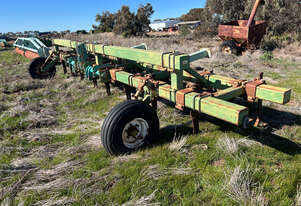 Gessner Centrebuster Hillers/Bed Rollers Tillage Equip