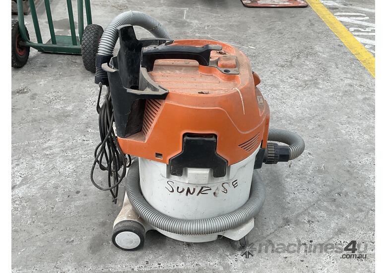 Stihl SE122 Wet & Dry Vacuum
