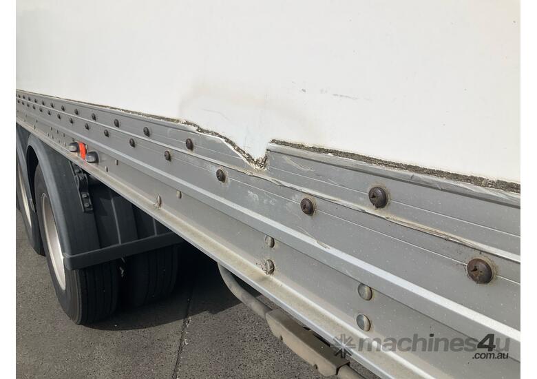 caption Peki ST3 Tri Axle Refrigerated Pantech Trailer