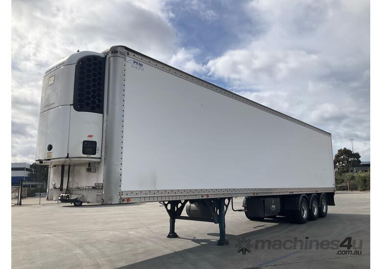 caption Peki ST3 Tri Axle Refrigerated Pantech Trailer