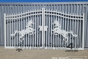 Unused 4.2m Iron Gates (Horse Design)
