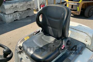 TCM FD25T4 Forklift (Container Mast)