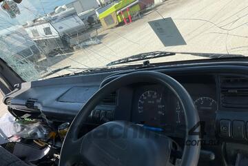 Isuzu 2005   NPR Pantech