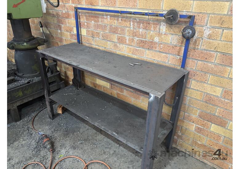 Heavy-Duty Workbench (16)