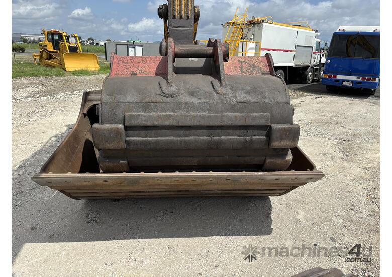 2019 Komatsu PC490LC-11