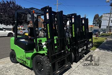 Excalibur K25D 2.5 Tonne Diesel Forklift 3 Stage Container Mast