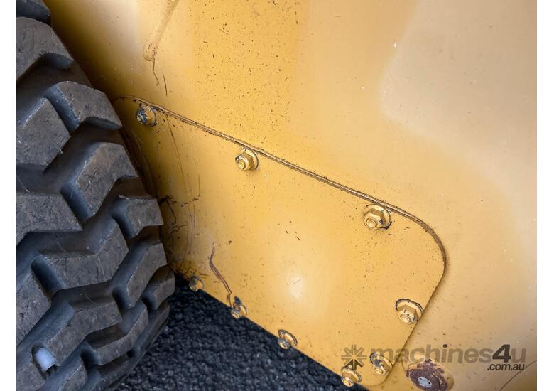 2012 John Deere 318D Wheeled Skid Steer