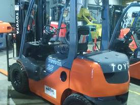 HYSTER / NISSAN TOYOTA 8 SERIES DIESEL 2.5 TON T  - picture2' - Click to enlarge
