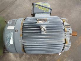 TECO 25HP 3 PHASE ELECTRIC MOTOR/ 975RPM - picture0' - Click to enlarge