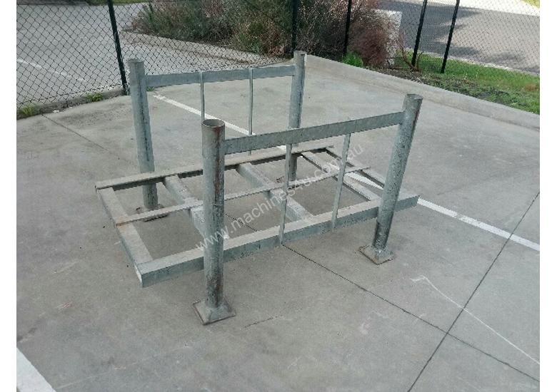 caption Galvanised Stillage