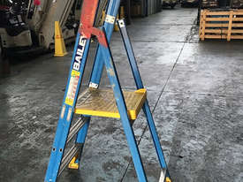Bailey Platform Ladder Fiberglass 3ft Safety Step Ladders - picture2' - Click to enlarge