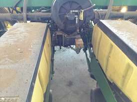 John Deere 1700 Planters Seeding/Planting Equip - picture0' - Click to enlarge