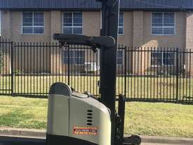 Crown Reach Truck - 8 mtr lift height - Good Battery - picture0' - Click to enlarge