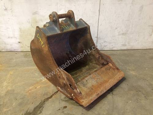 450MM TOOTHED BUCKET WITH SAND BLADE SUIT 1-2T EXCAVATOR D991