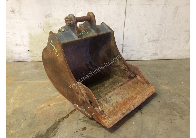 caption 450MM TOOTHED BUCKET WITH SAND BLADE SUIT 1-2T EXCAVATOR D991