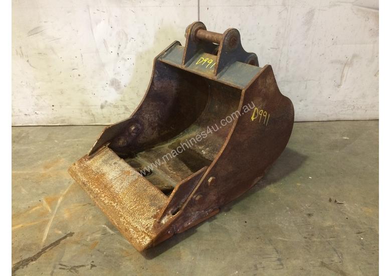 caption 450MM TOOTHED BUCKET WITH SAND BLADE SUIT 1-2T EXCAVATOR D991