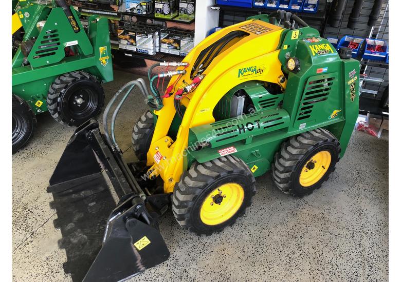 caption Used DL825 Kanga Loader with 4 in 1 bucket