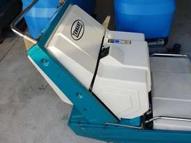 TENNANT 140 BATTERY FLOOR SWEEPER - picture0' - Click to enlarge