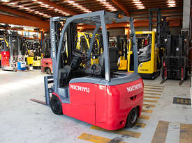 1.8T Battery Electric 3 Wheel Battery Electric Forklift - picture2' - Click to enlarge