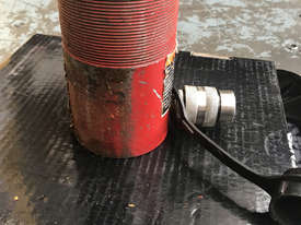 BVA 20 Ton Hydraulic Ram Porta Power Single Acting Cylinder H2501 - picture2' - Click to enlarge