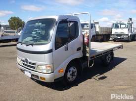 2010 Hino 300 series - picture2' - Click to enlarge