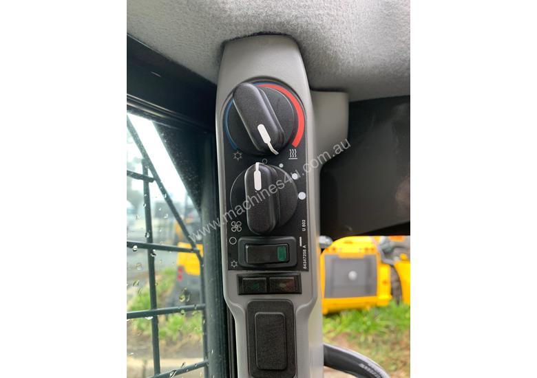 caption New Holland L218 Contractors SSL for sale