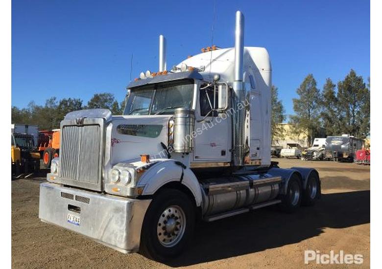 caption 2012 Western Star 4800FX Constellation