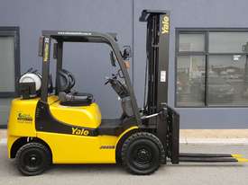 Yale 2500kg LPG forklift with 5500mm 3 Stage Mast - picture0' - Click to enlarge