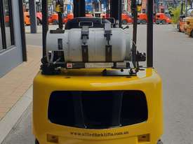 Yale 2500kg LPG forklift with 5500mm 3 Stage Mast - picture1' - Click to enlarge