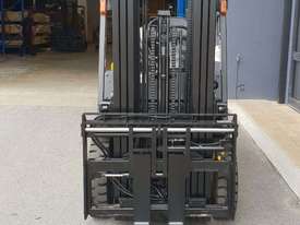 Yale 2500kg LPG forklift with 5500mm 3 Stage Mast - picture2' - Click to enlarge
