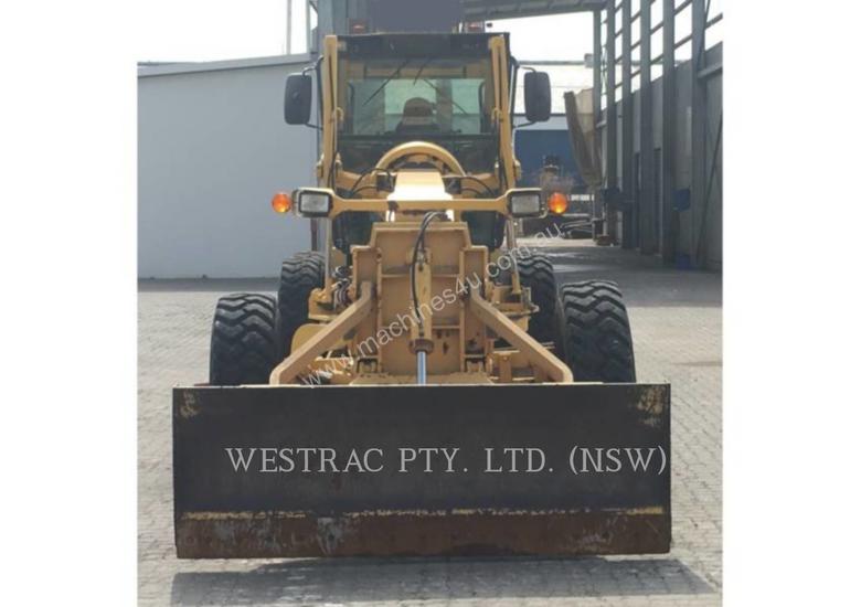 caption KOMATSU AMERICA GD655 Motor Graders
