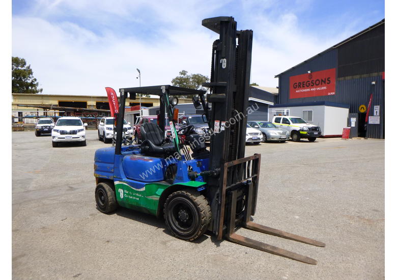 caption Mitsubishi FG35AT 3.5 Tonne LPG Forklift