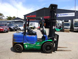 Mitsubishi FG35AT 3.5 Tonne LPG Forklift - picture0' - Click to enlarge